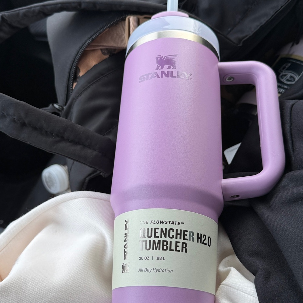 Light purple color 30oz Stanley…flowstate..quencher tumbler..with straw lid